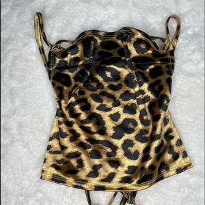Cheetah print cross back crop top.